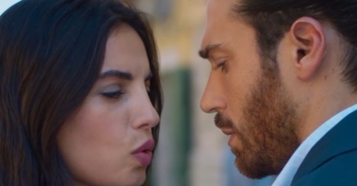 viola come il mare can yaman francesca chillemi